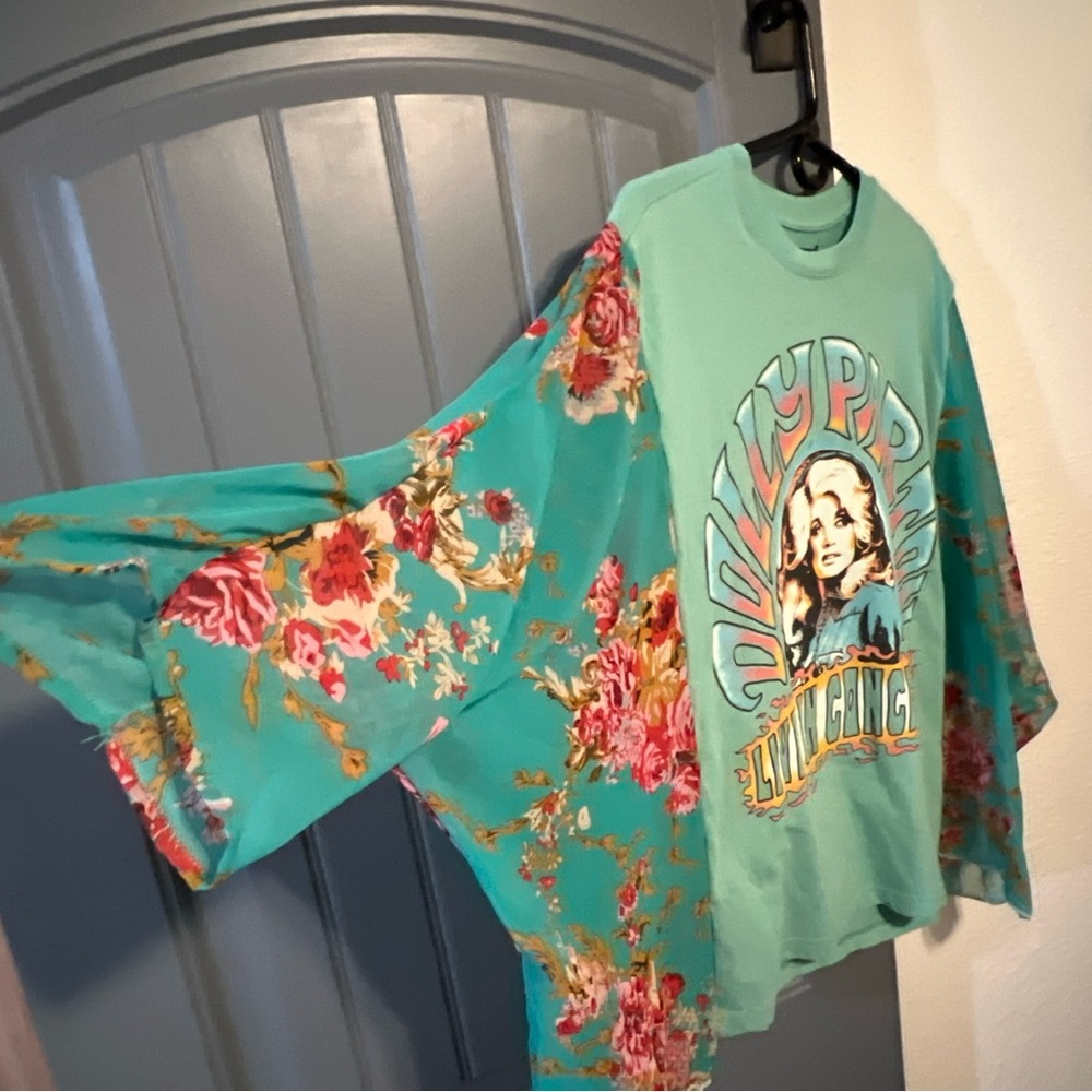 Upscale Dolly Parton T-Shirt Kimono-one size fits most - Picture 3 of 8